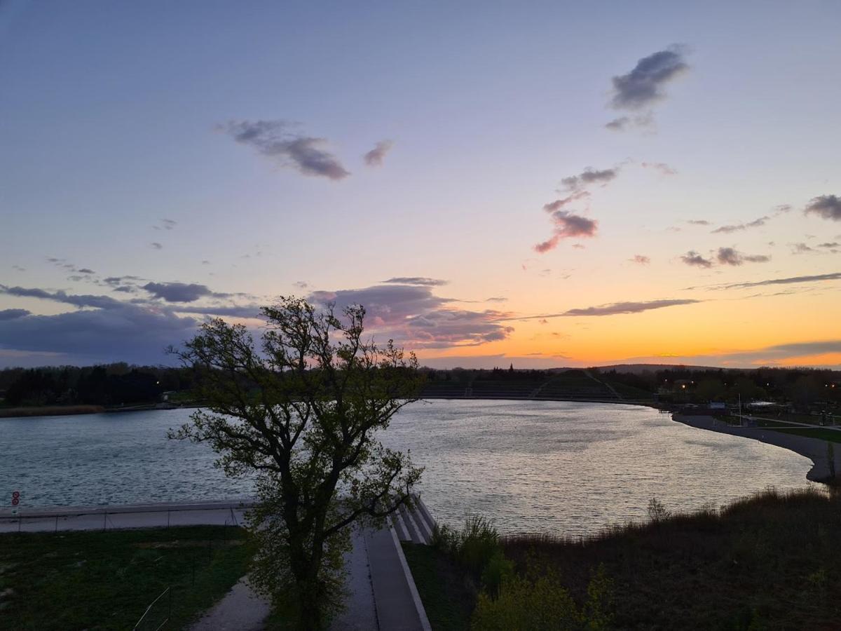 Lakeside Provence - Appartement 4 Etoiles Face Au Lac De Monteux Εξωτερικό φωτογραφία