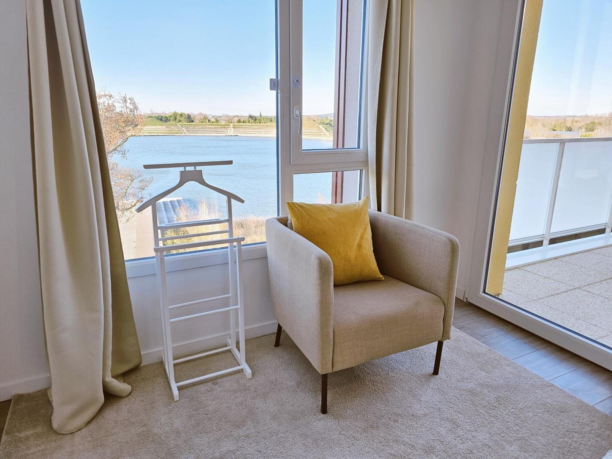 Lakeside Provence - Appartement 4 Etoiles Face Au Lac De Monteux Εξωτερικό φωτογραφία